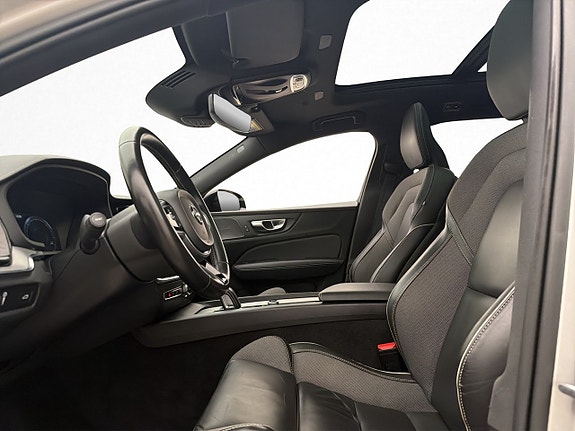 Volvo V60 11 of 30