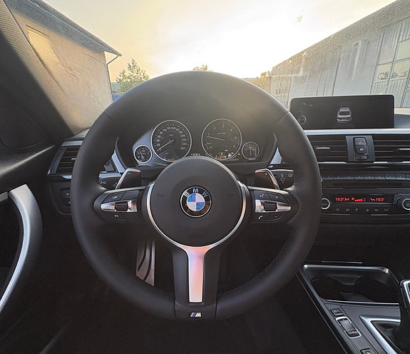 BMW 330d 7 of 17