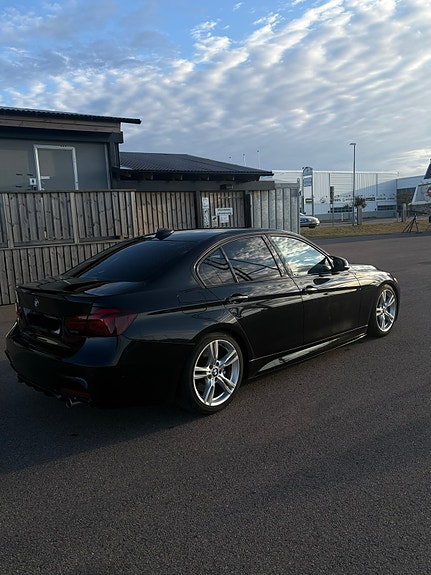 BMW 330d 4 of 17