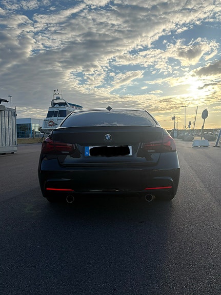 BMW 330d 5 of 17