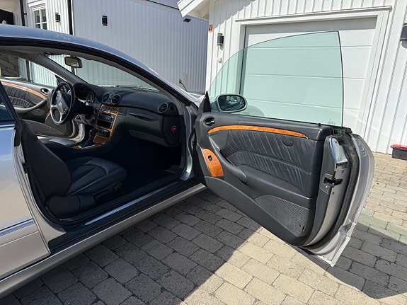 Mercedes-Benz CLK320 7 of 11