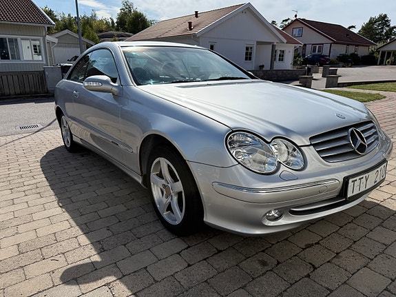 Mercedes-Benz CLK320 5 of 11