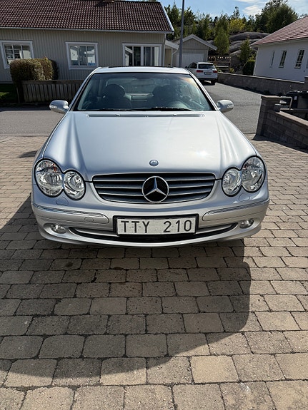 Mercedes-Benz CLK320 2 of 11