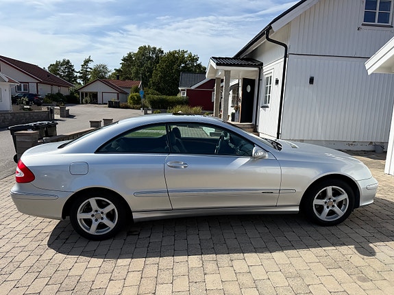 Mercedes-Benz CLK320 3 of 11