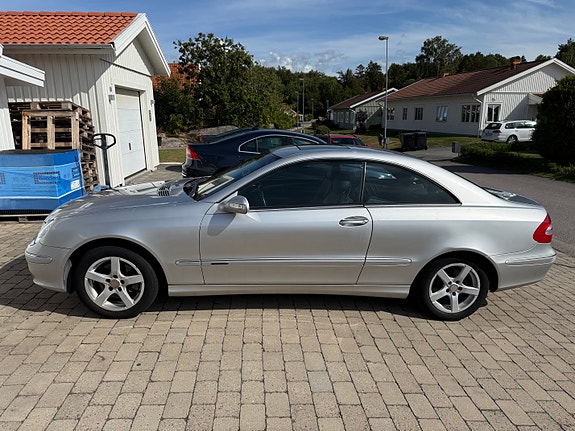 Mercedes-Benz CLK320 4 of 11