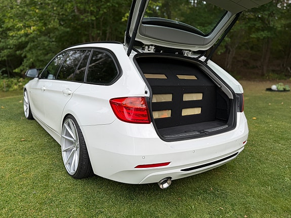 BMW 320d 4 of 15