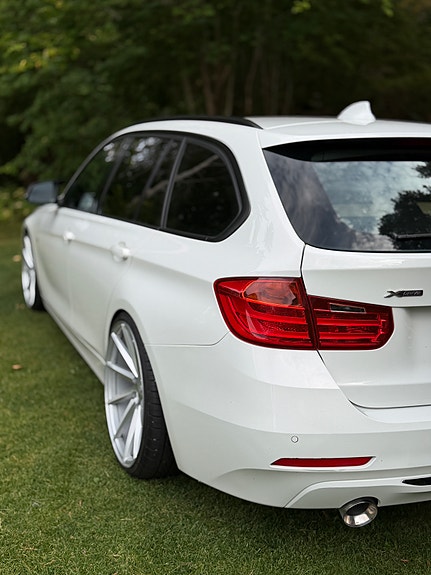 BMW 320d 3 of 15