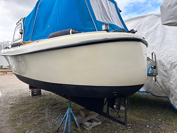 Fin och välvårdad Adec 700 (1979) – Sötvattenkyld Vetus 25hk (2005) 2 of 6