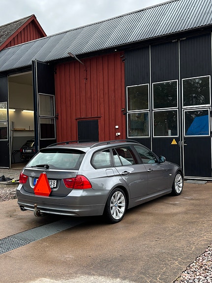 BMW 320d 3 of 5