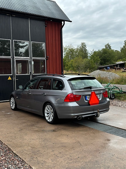BMW 320d 4 of 5