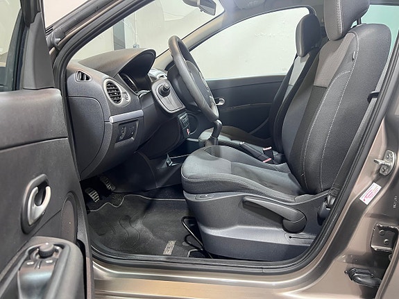 Renault Clio 12 of 21