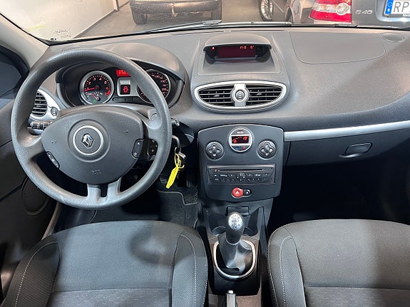 Renault Clio 16 of 21