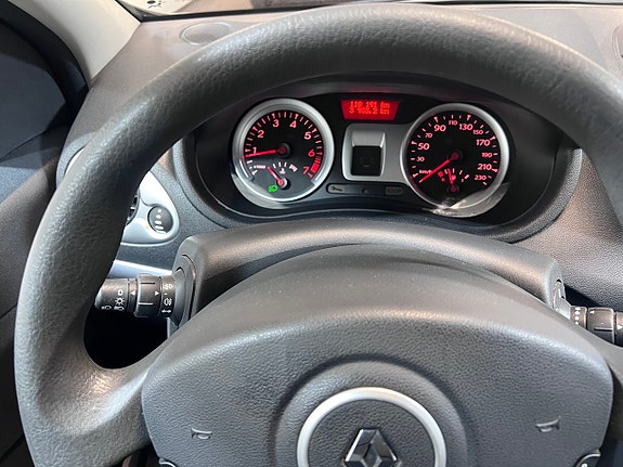 Renault Clio 17 of 21
