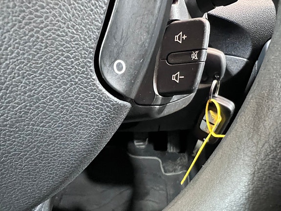 Renault Clio 18 of 21