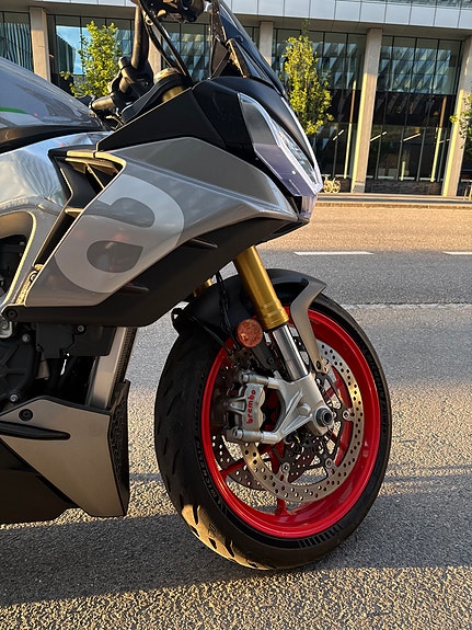 Aprilia Tuono V4 3 of 4