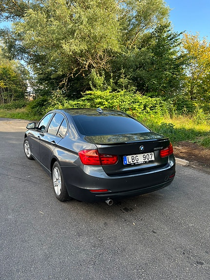 BMW 320d 4 of 6