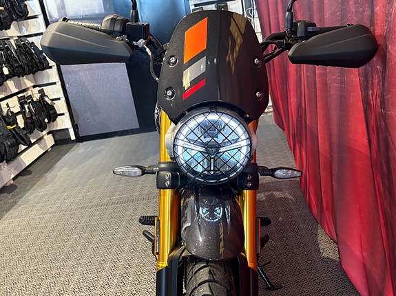 Triumph SCRAMBLER 400 XC 3 of 15