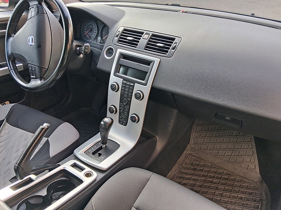 Volvo V50 2 of 11