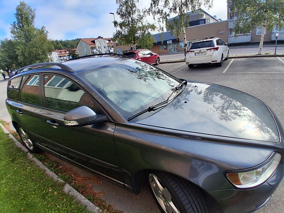 Volvo V50 3 of 11