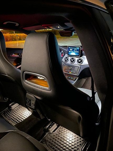 Mercedes-Benz CLA250 6 of 12