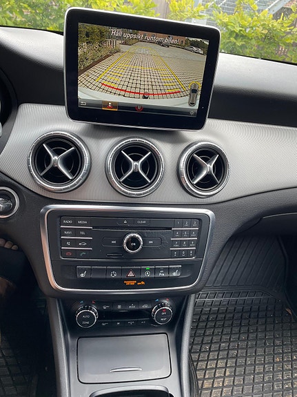 Mercedes-Benz CLA250 7 of 12