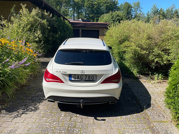 Mercedes-Benz CLA250 2 of 12