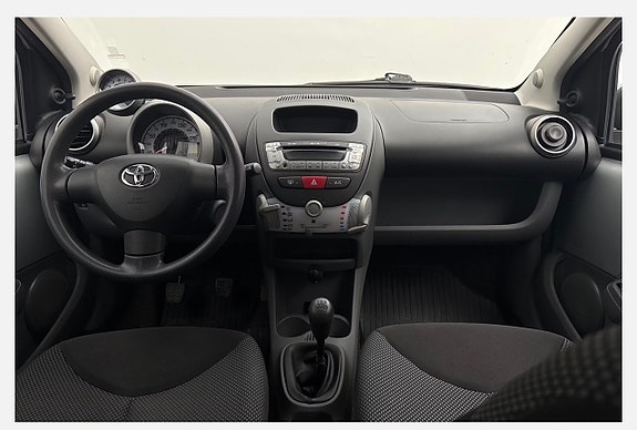 Toyota Aygo 3 of 6