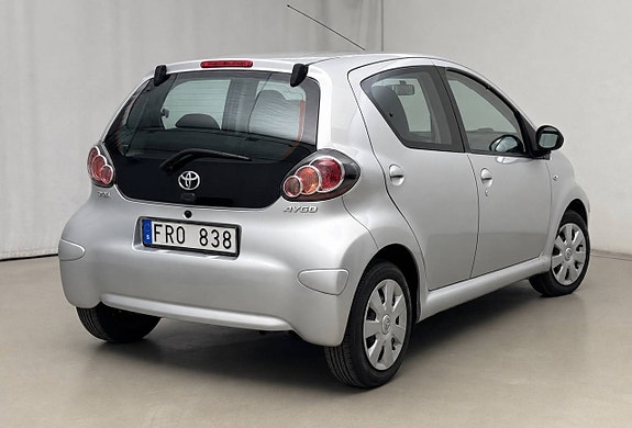 Toyota Aygo 2 of 6