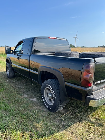 Chevrolet Silverado 2500 3 of 7