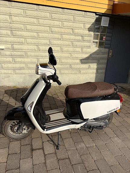 Motocr Scooter 3 of 6