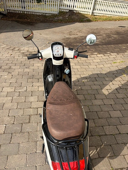 Motocr Scooter 2 of 6