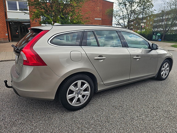 Volvo V60 4 of 6