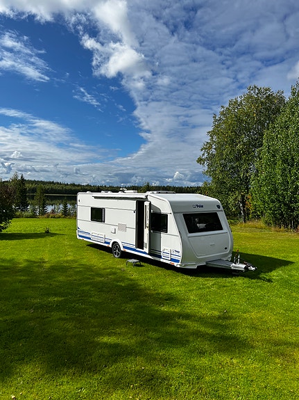 Polar 650 med långbäddar och vinkelkök - en ägare - fukttestad varje år - besiktigad - en ägare - toppskick 6 of 20
