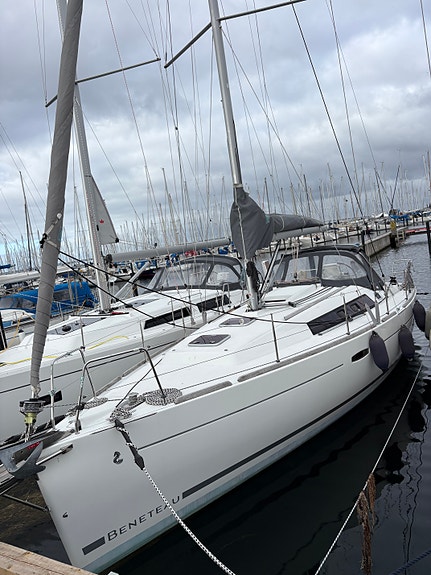 Beneteau Oceanis 34 -2009 2 of 18