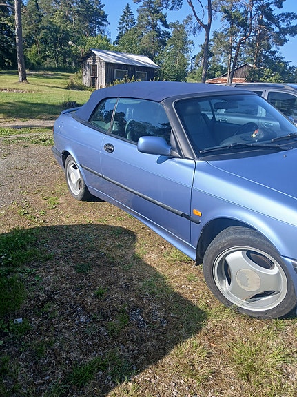 Saab 900 2 of 5