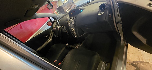 Toyota Yaris 8 of 9