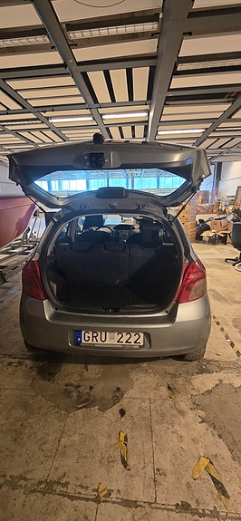Toyota Yaris 3 of 9