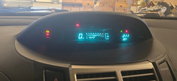 Toyota Yaris 6 of 9