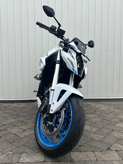 Suzuki GSX-8S Sports Pack 2 of 15