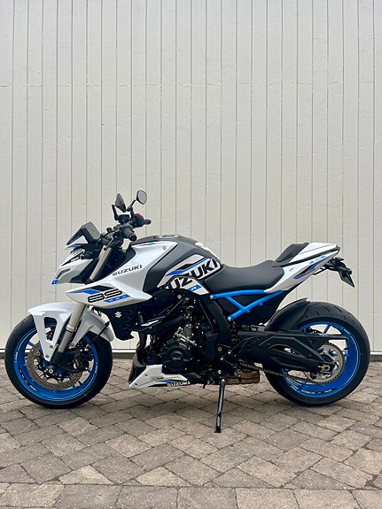 Suzuki GSX-8S Sports Pack 4 of 15