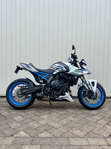 Suzuki GSX-8S Sports Pack 3 of 15
