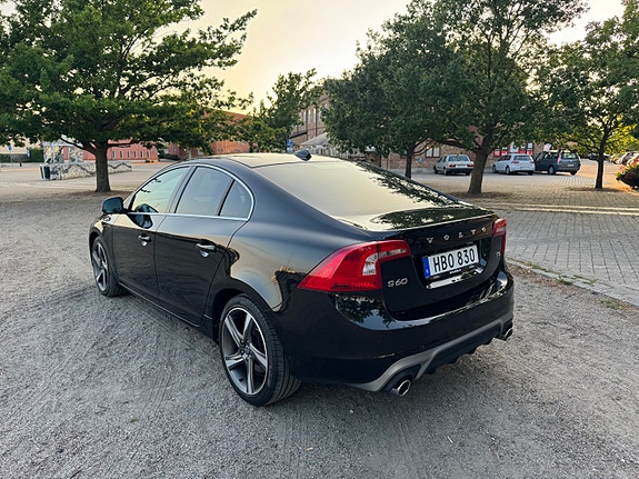 Volvo S60 2 of 5