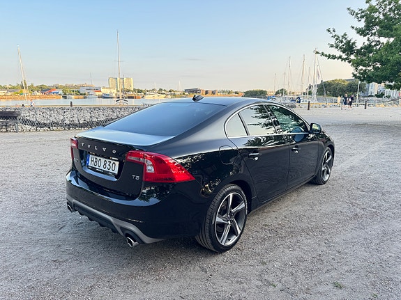 Volvo S60 4 of 5