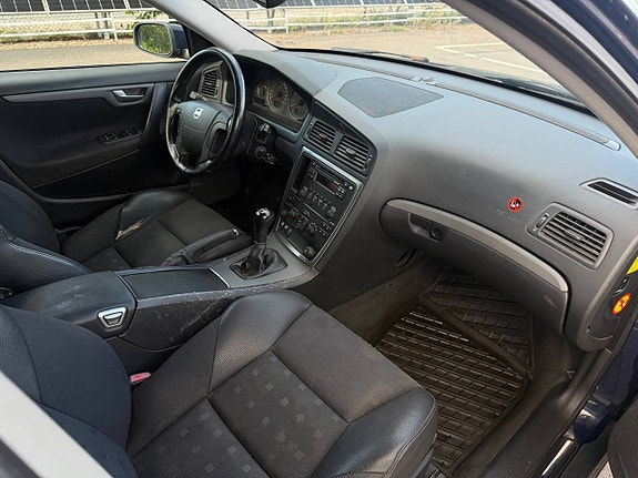Volvo V70 6 of 7