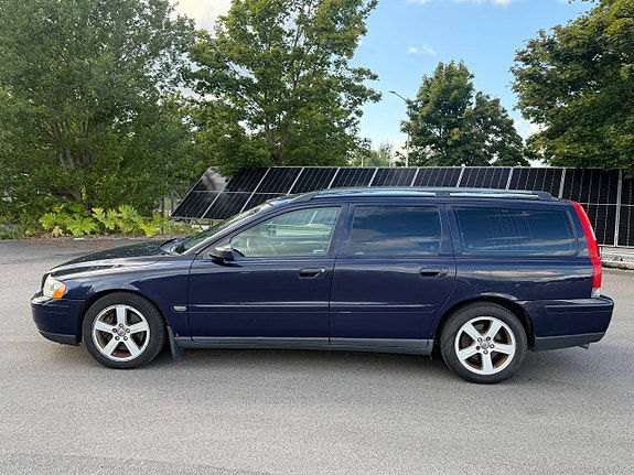 Volvo V70 2 of 7