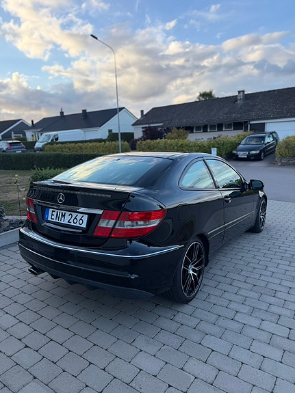 Mercedes-Benz CLC180 2 of 5