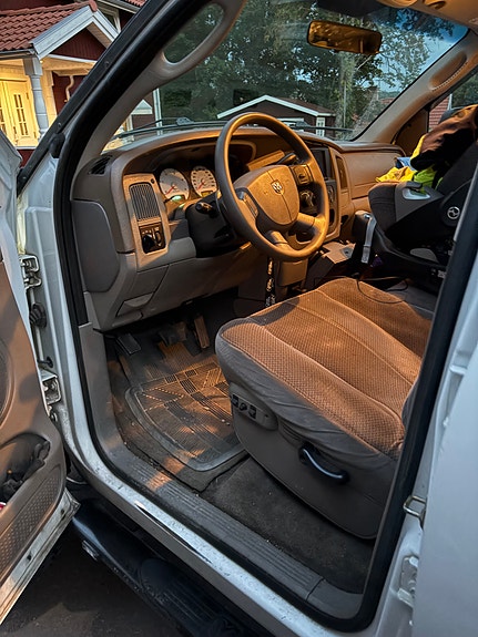 Dodge RAM 2500 5 of 5