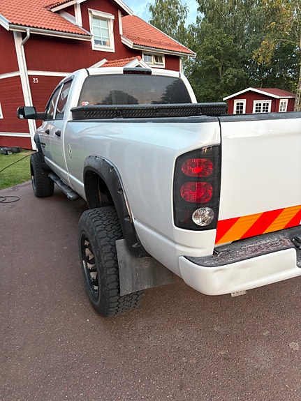 Dodge RAM 2500 3 of 5