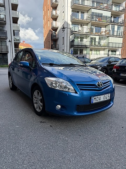 Toyota Auris 3 of 13