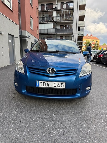 Toyota Auris 10 of 13